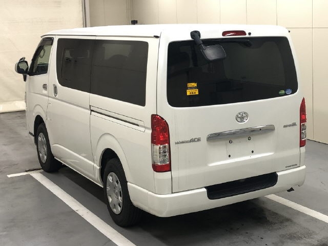 TOYOTA REGIUS ACE
