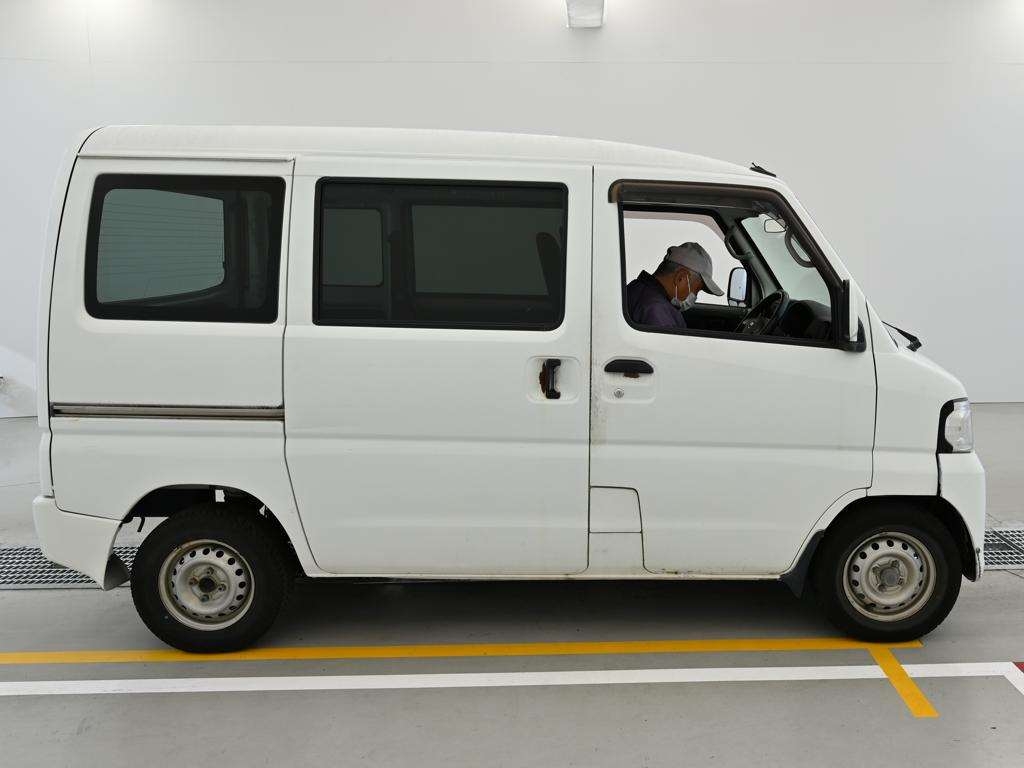NISSAN NV100 CLIPPER