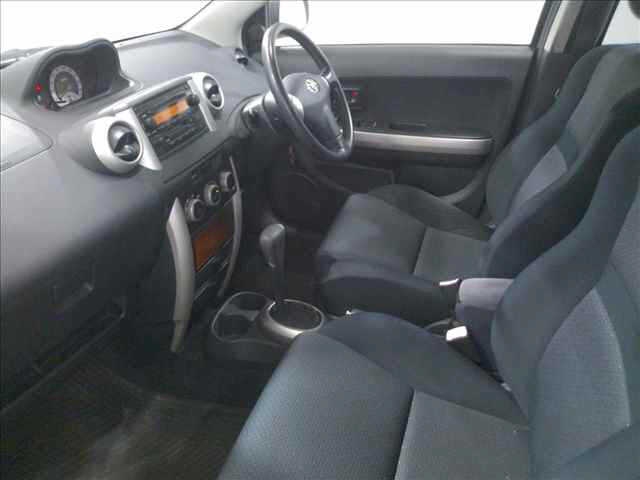 TOYOTA IST