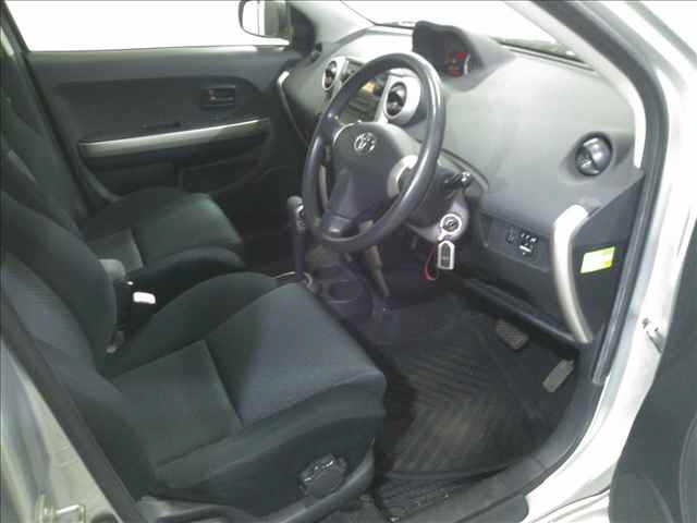TOYOTA IST