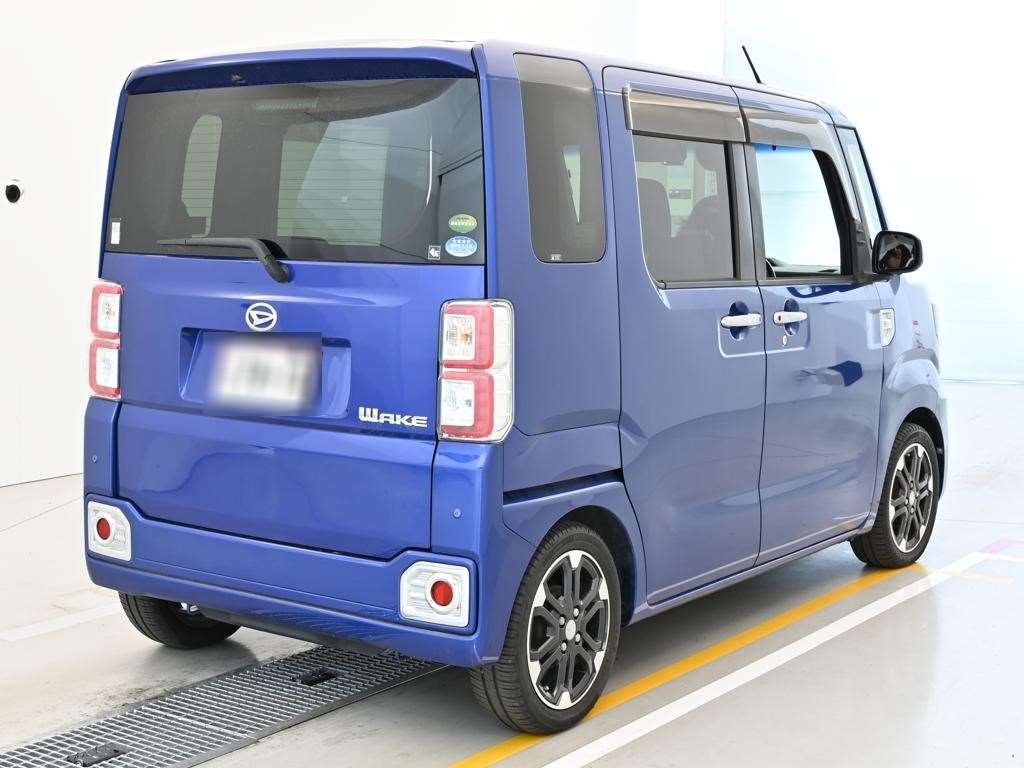 DAIHATSU WAKE