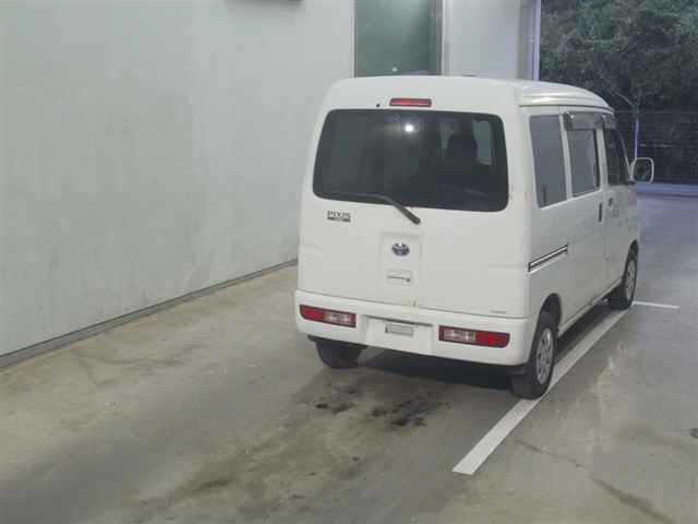 TOYOTA PIXIS VAN
