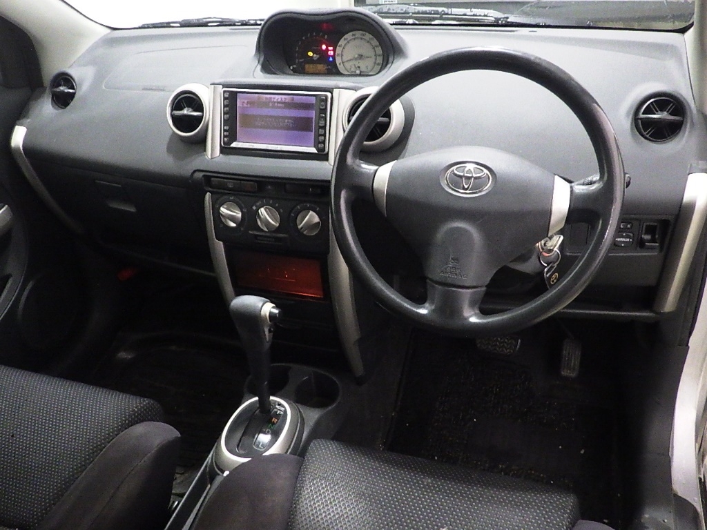 TOYOTA IST