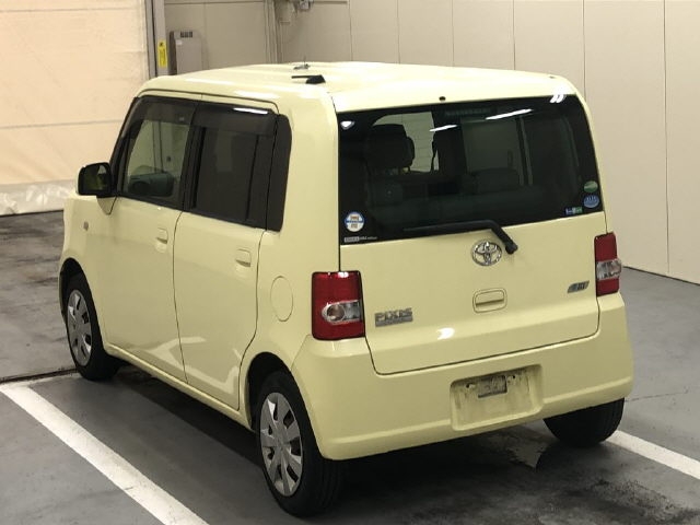 TOYOTA PIXIS SPACE