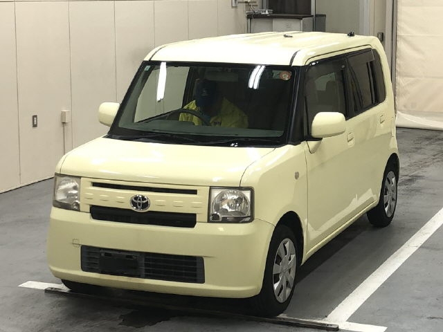TOYOTA PIXIS SPACE
