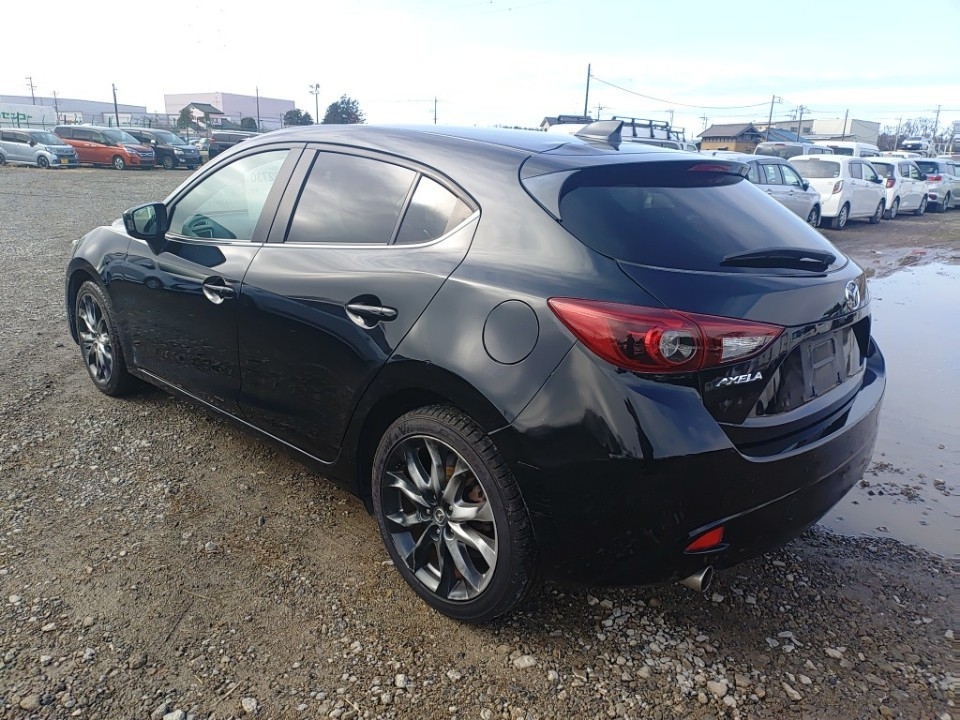 MAZDA AXELA