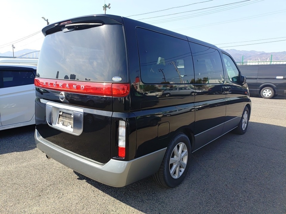 NISSAN ELGRAND