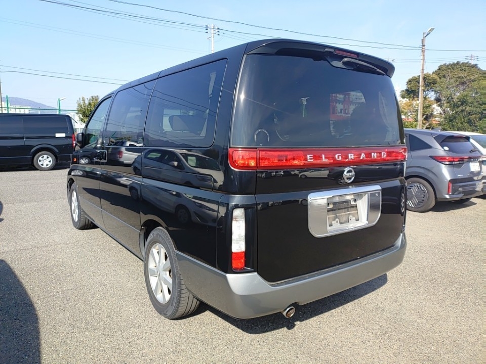 NISSAN ELGRAND