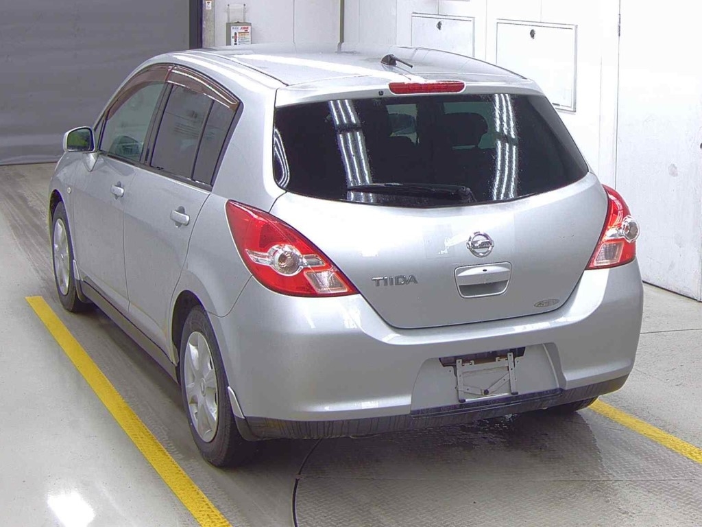 NISSAN TIIDA