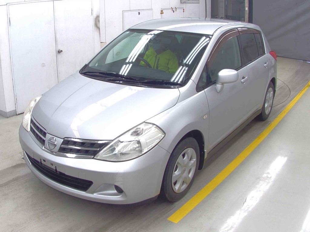 NISSAN TIIDA
