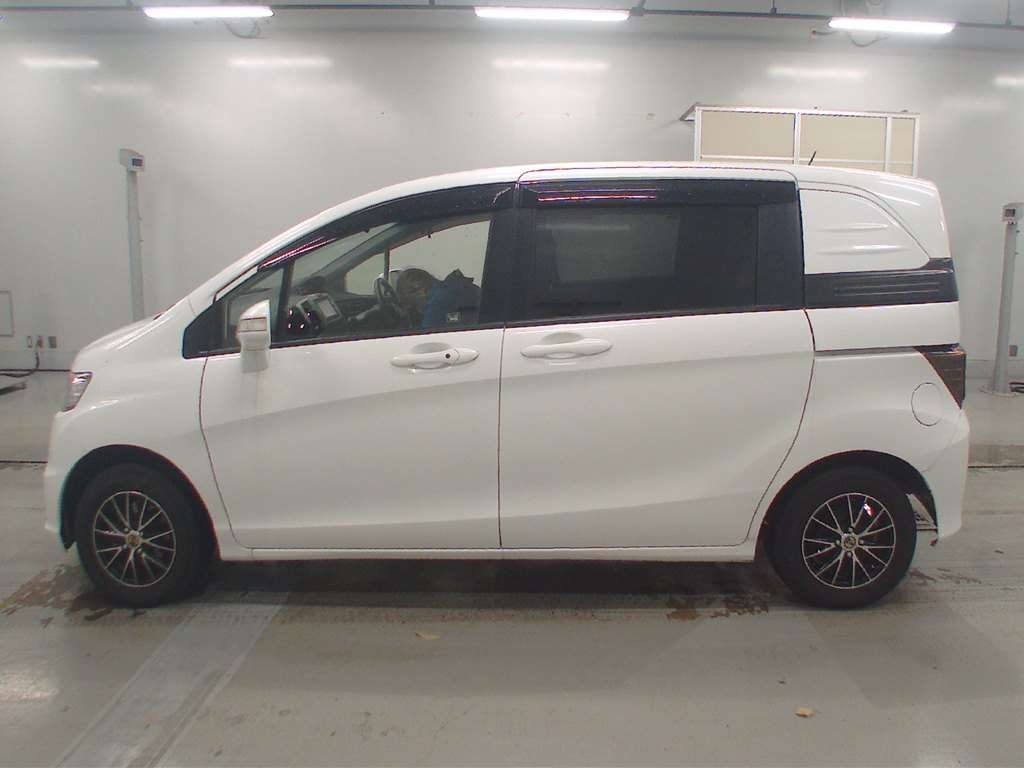 HONDA FREED SPIKE