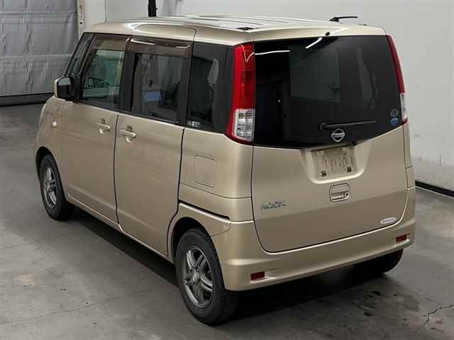 NISSAN ROOX