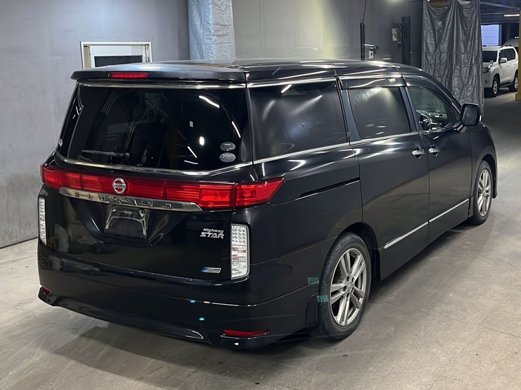 NISSAN ELGRAND
