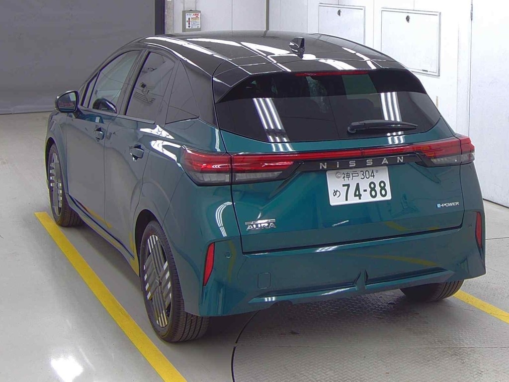 NISSAN AURA