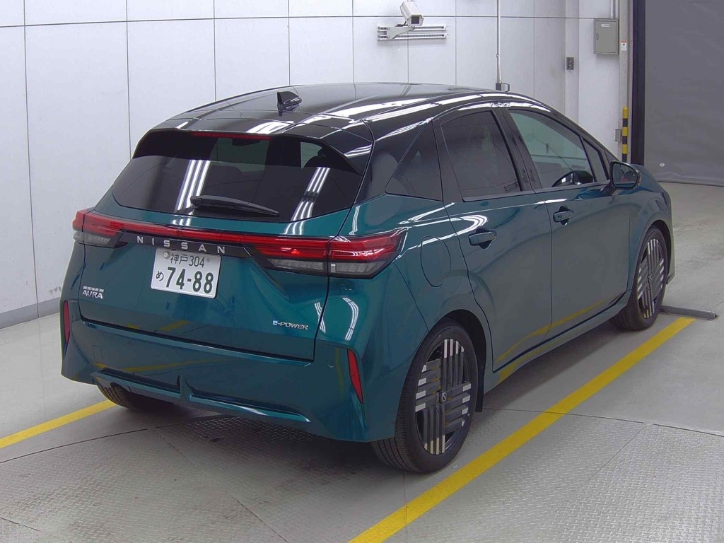 NISSAN AURA
