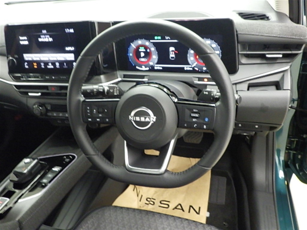 NISSAN AURA