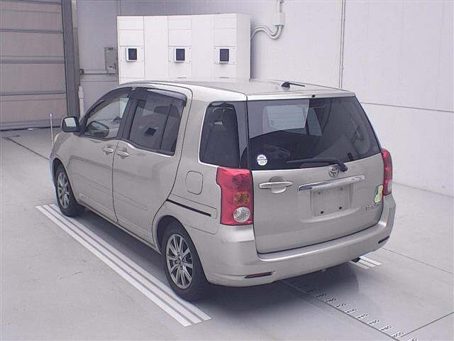 TOYOTA RAUM