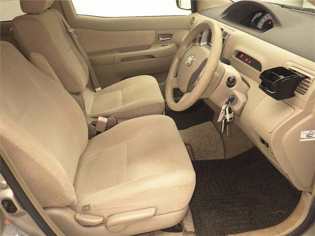 TOYOTA RAUM
