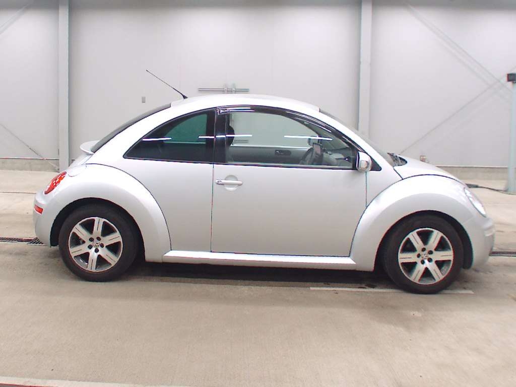 VOLKSWAGEN BEETLE