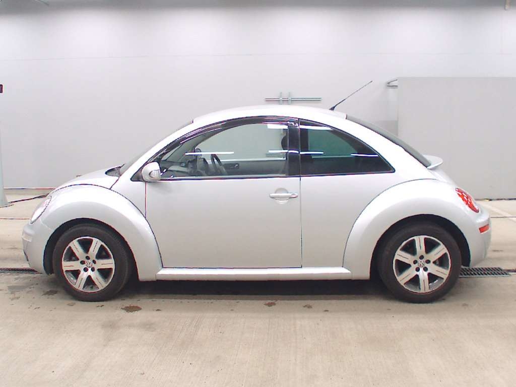 VOLKSWAGEN BEETLE