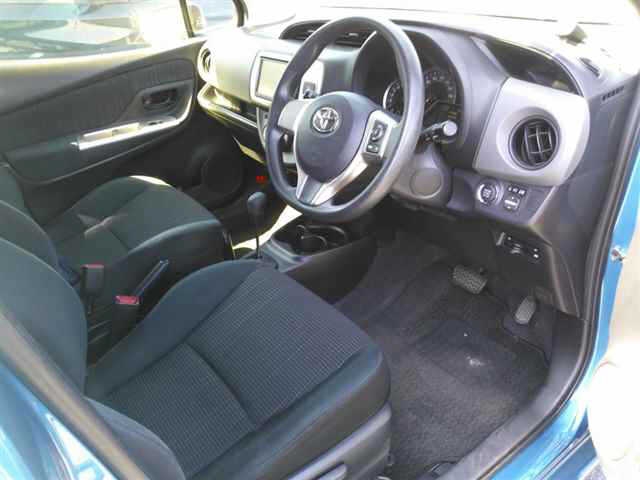 TOYOTA VITZ