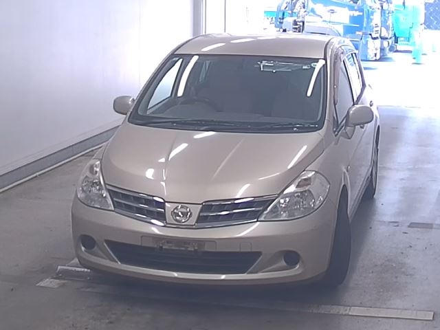 NISSAN TIIDA