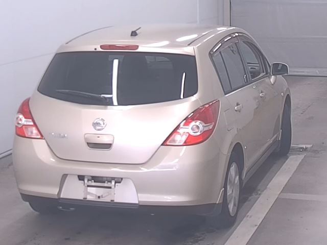 NISSAN TIIDA