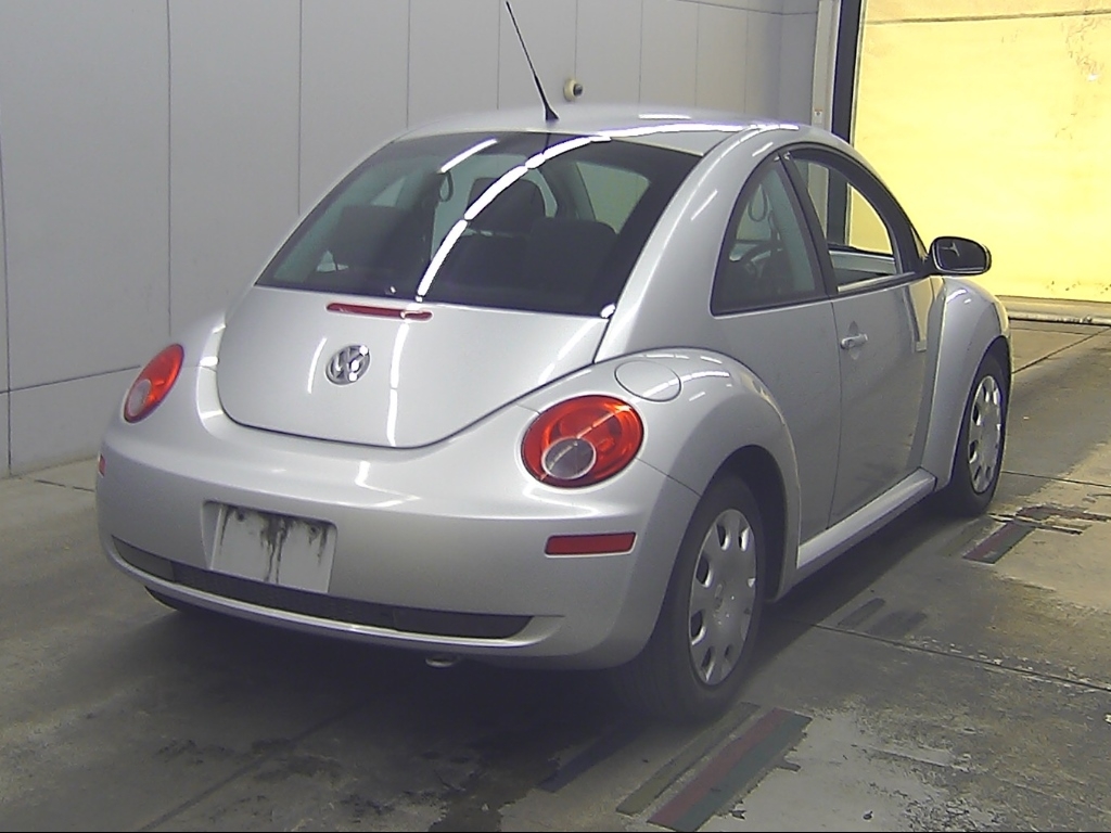 VOLKSWAGEN BEETLE