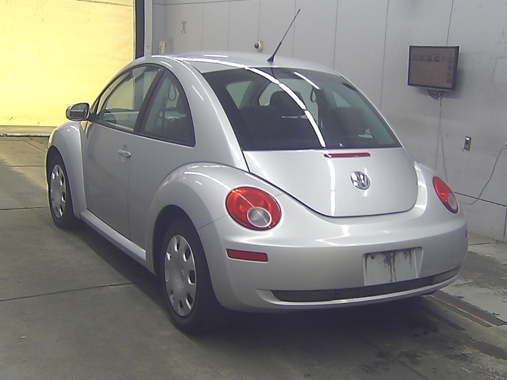 VOLKSWAGEN BEETLE