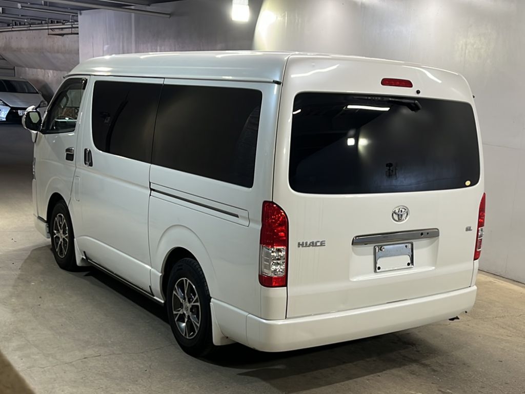 TOYOTA HIACE