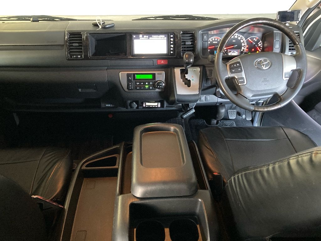 TOYOTA HIACE