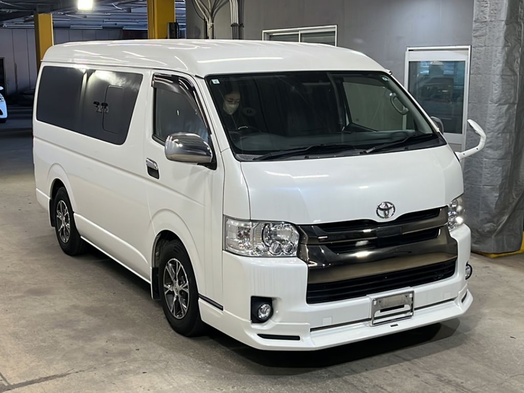 TOYOTA HIACE