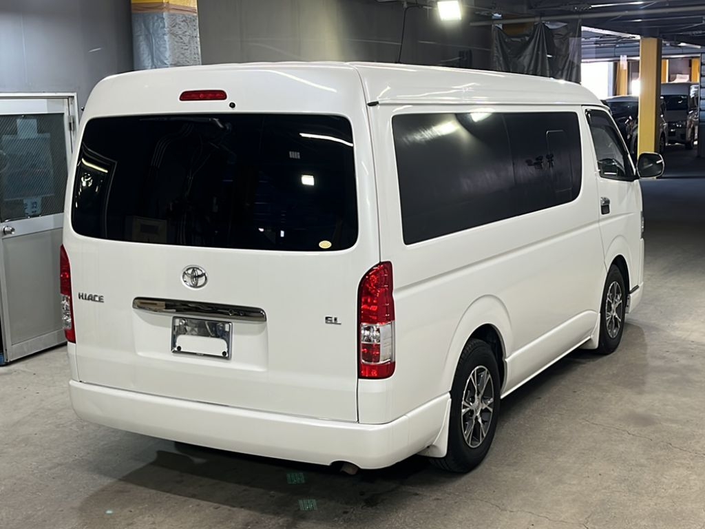 TOYOTA HIACE