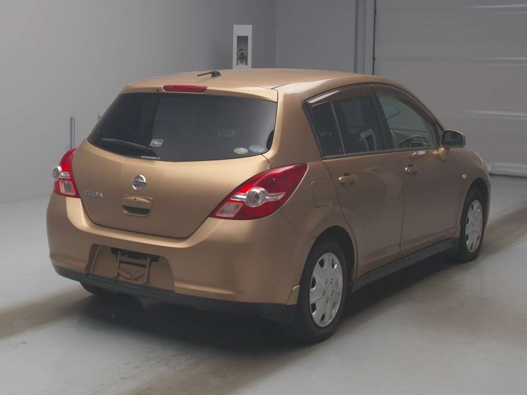 NISSAN TIIDA