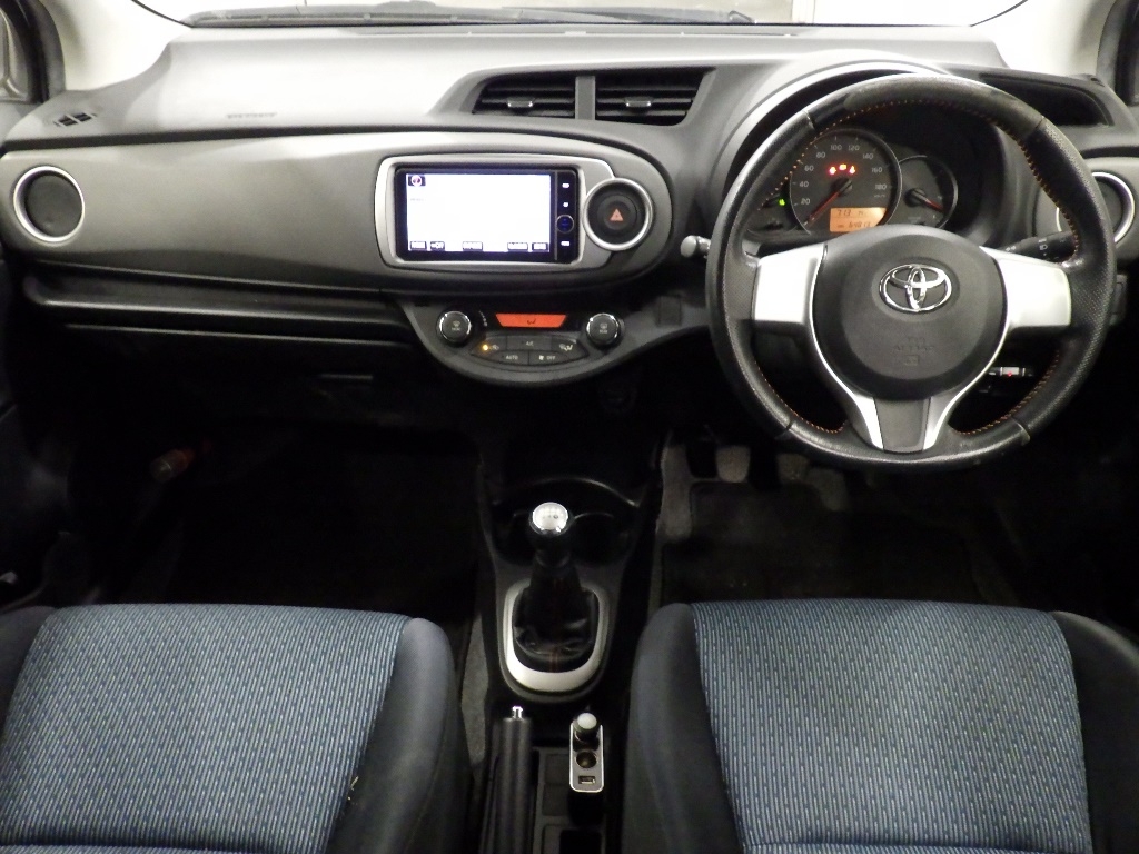 TOYOTA VITZ