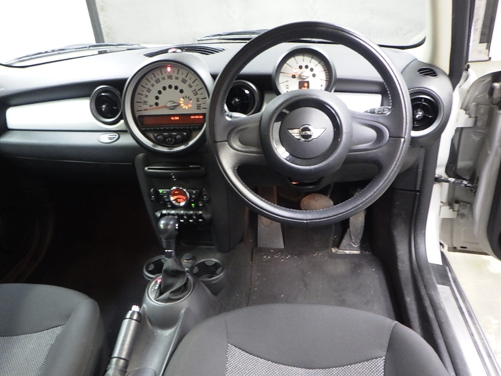 MINI HATCH