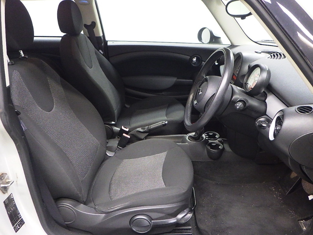 MINI HATCH