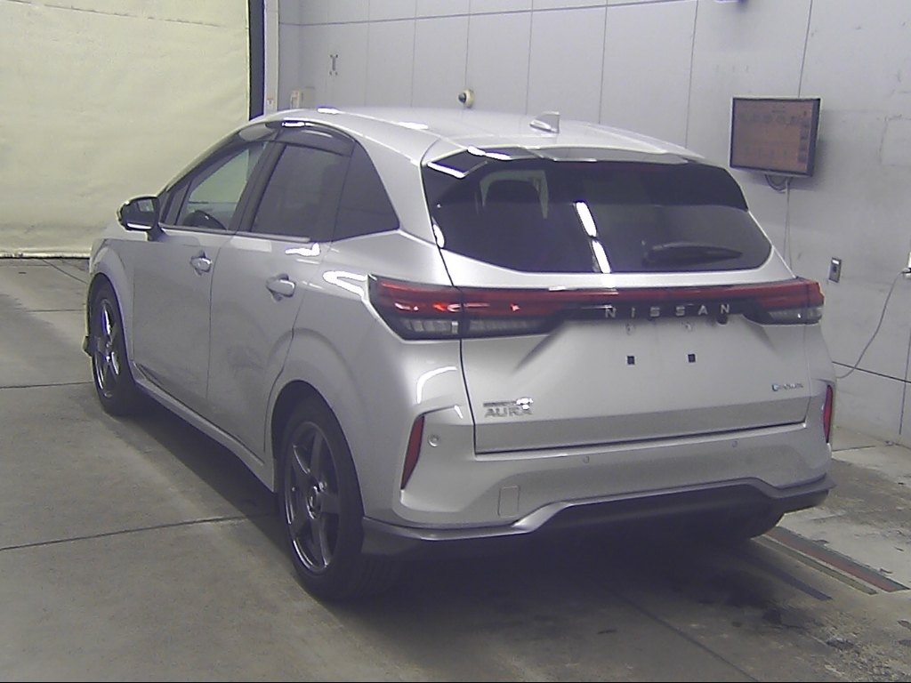 NISSAN AURA