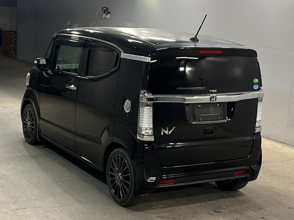 HONDA N-BOX SLASH