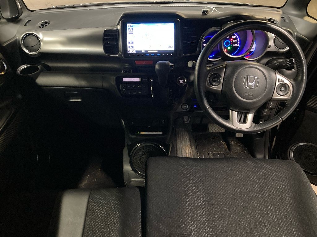 HONDA N-BOX SLASH