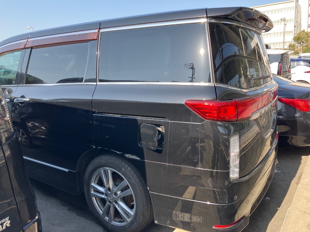 NISSAN ELGRAND