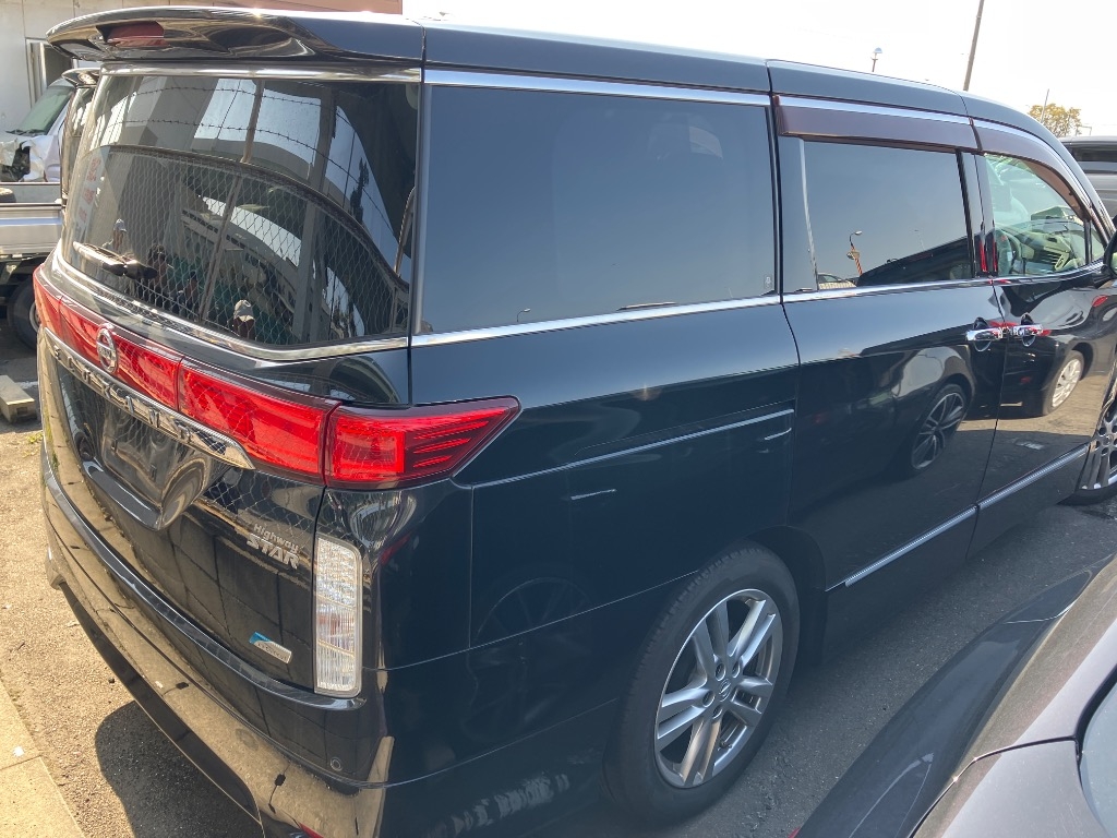 NISSAN ELGRAND