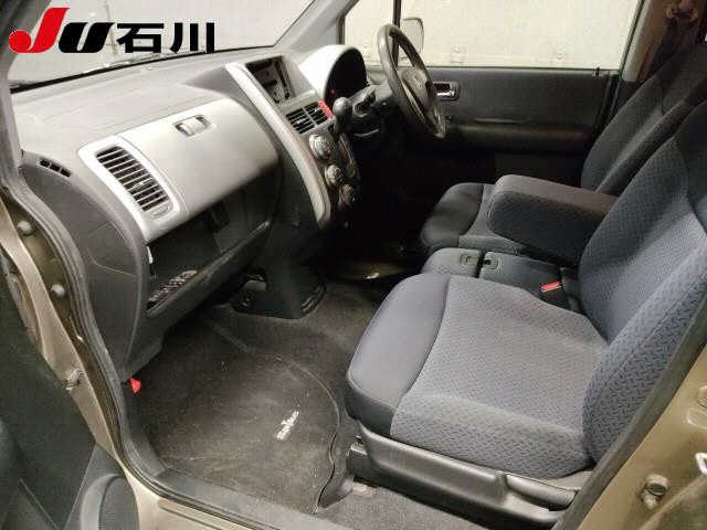 HONDA MOBILIO SPIKE