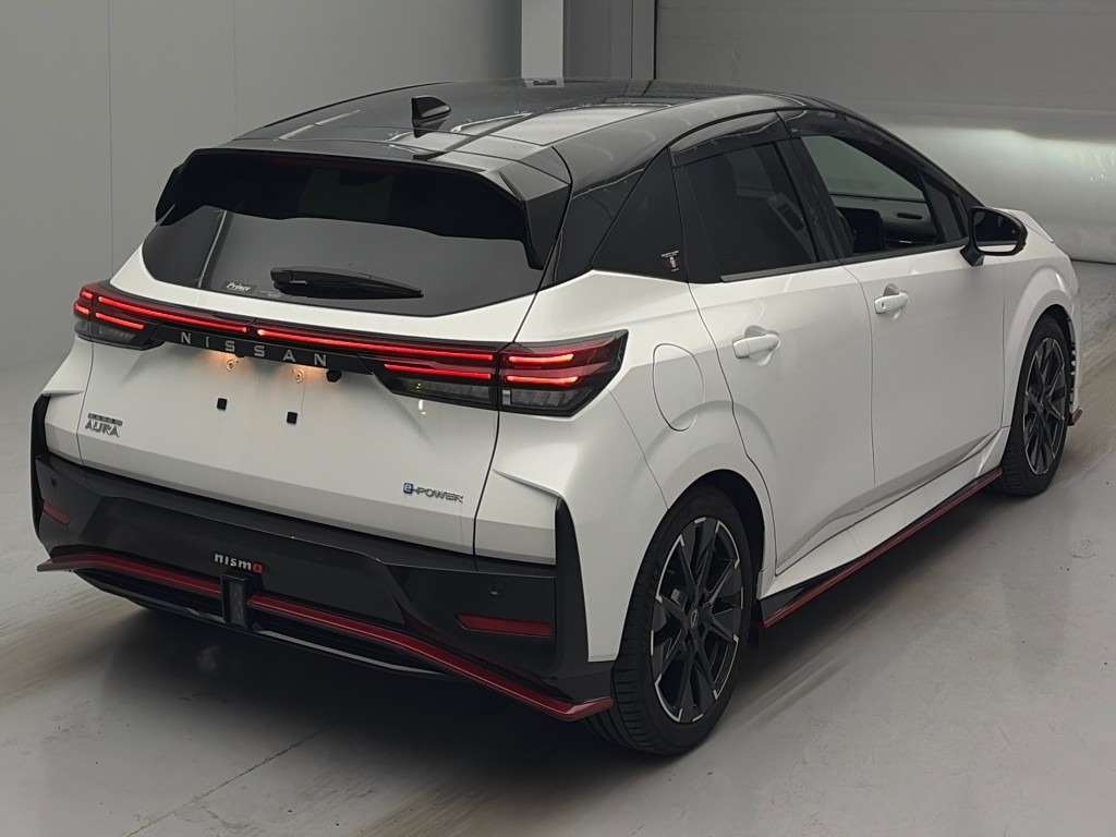 NISSAN AURA