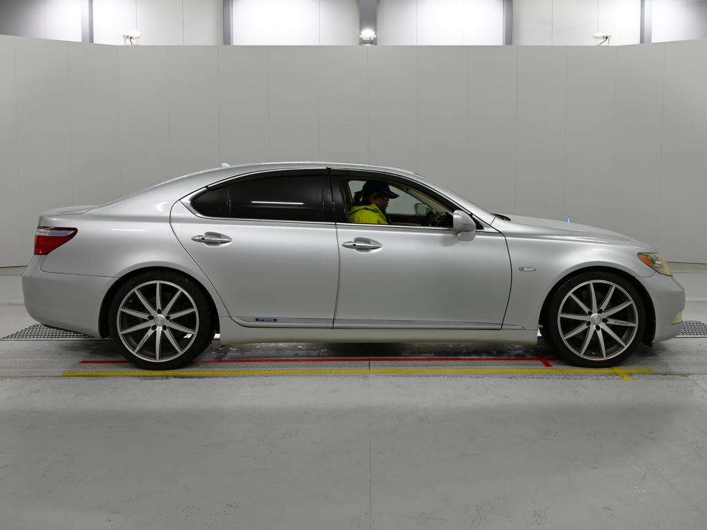LEXUS LS600H