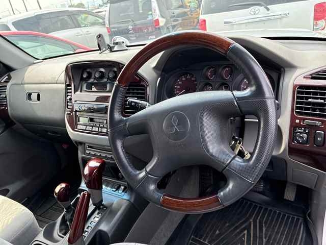 MITSUBISHI PAJERO