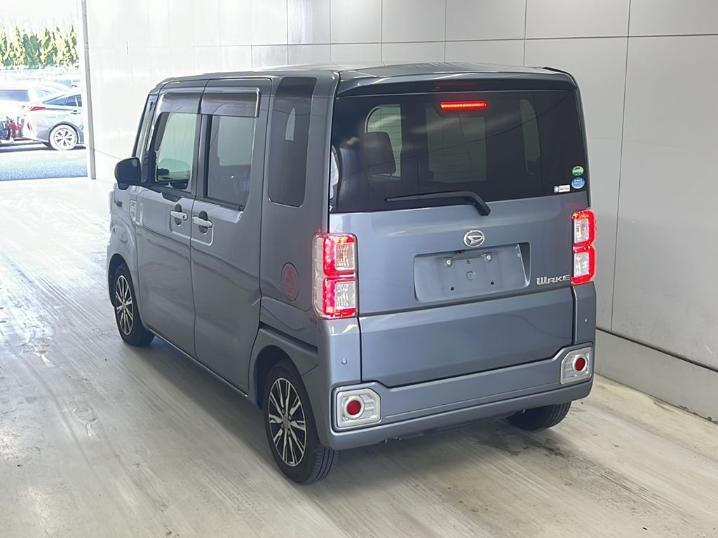 DAIHATSU WAKE
