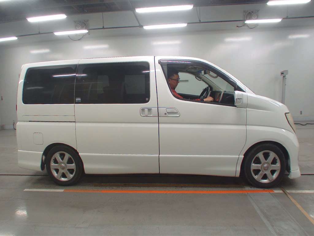 NISSAN ELGRAND