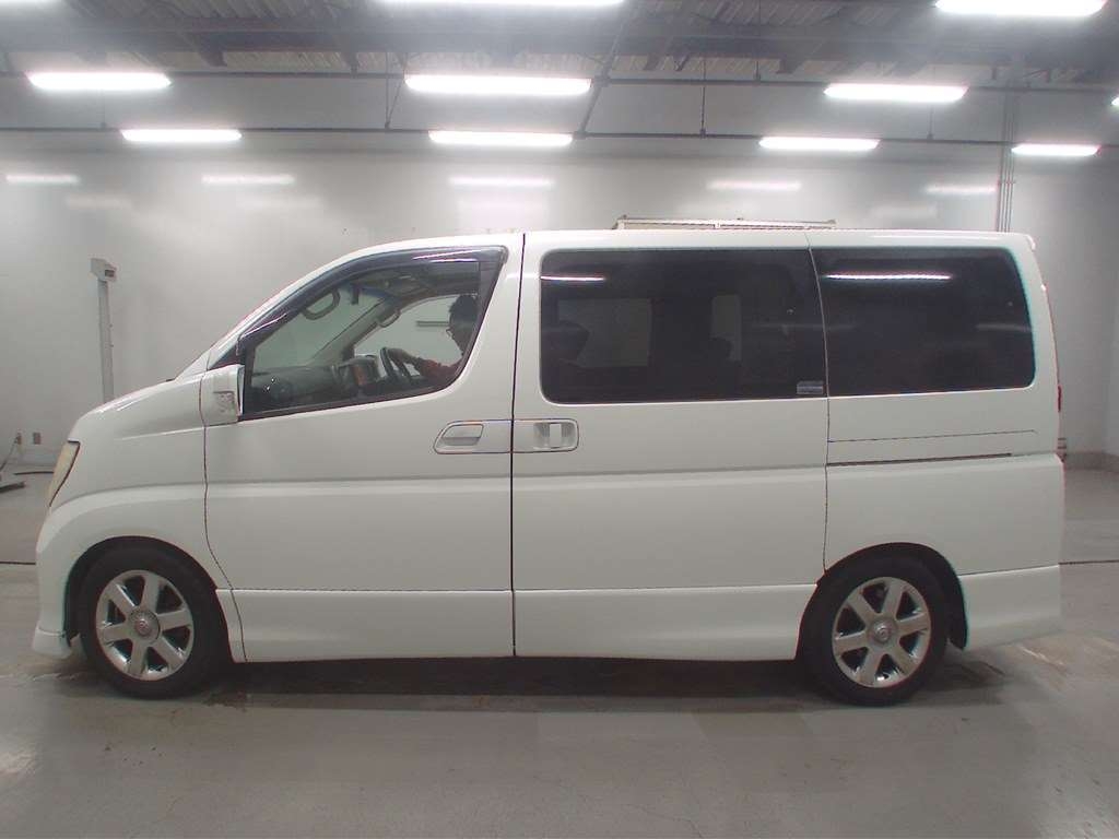 NISSAN ELGRAND