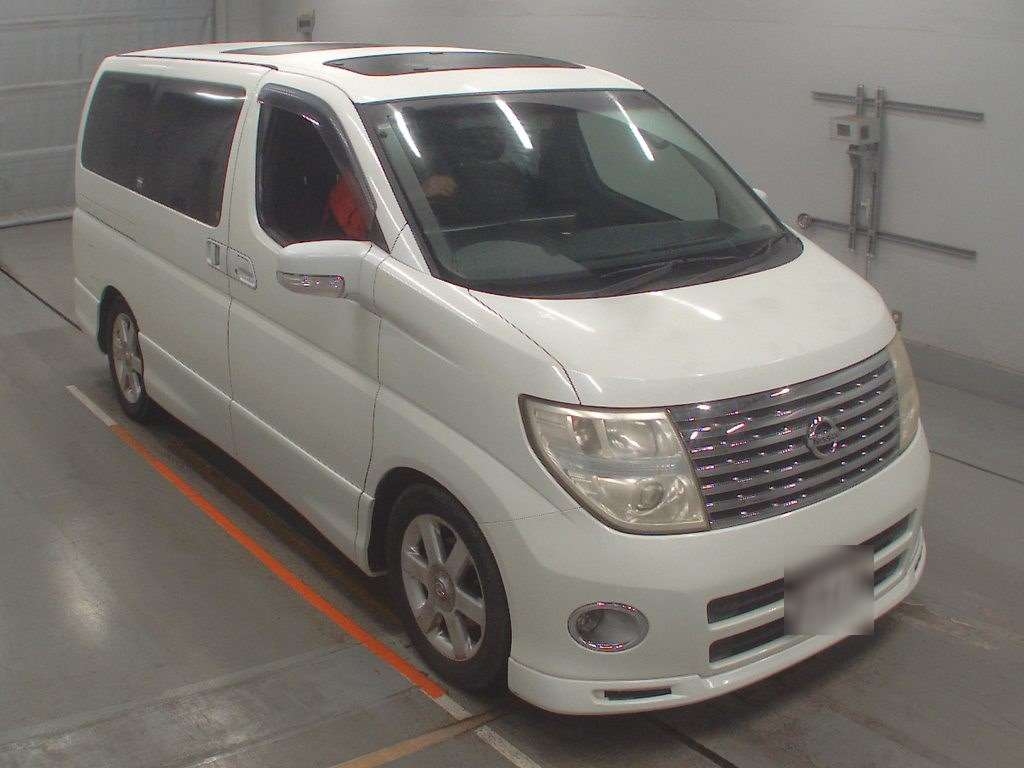 NISSAN ELGRAND